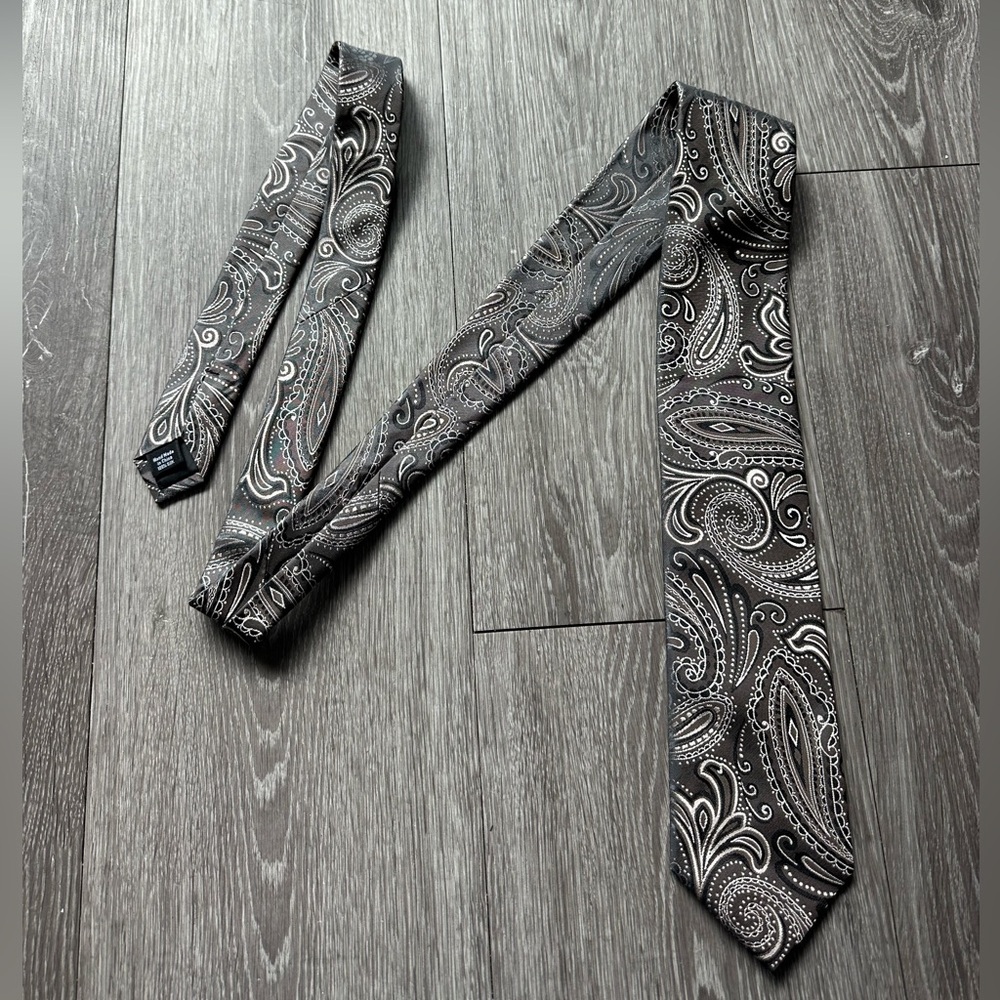 Stafford Paisley Silk Tie in Black and Gray